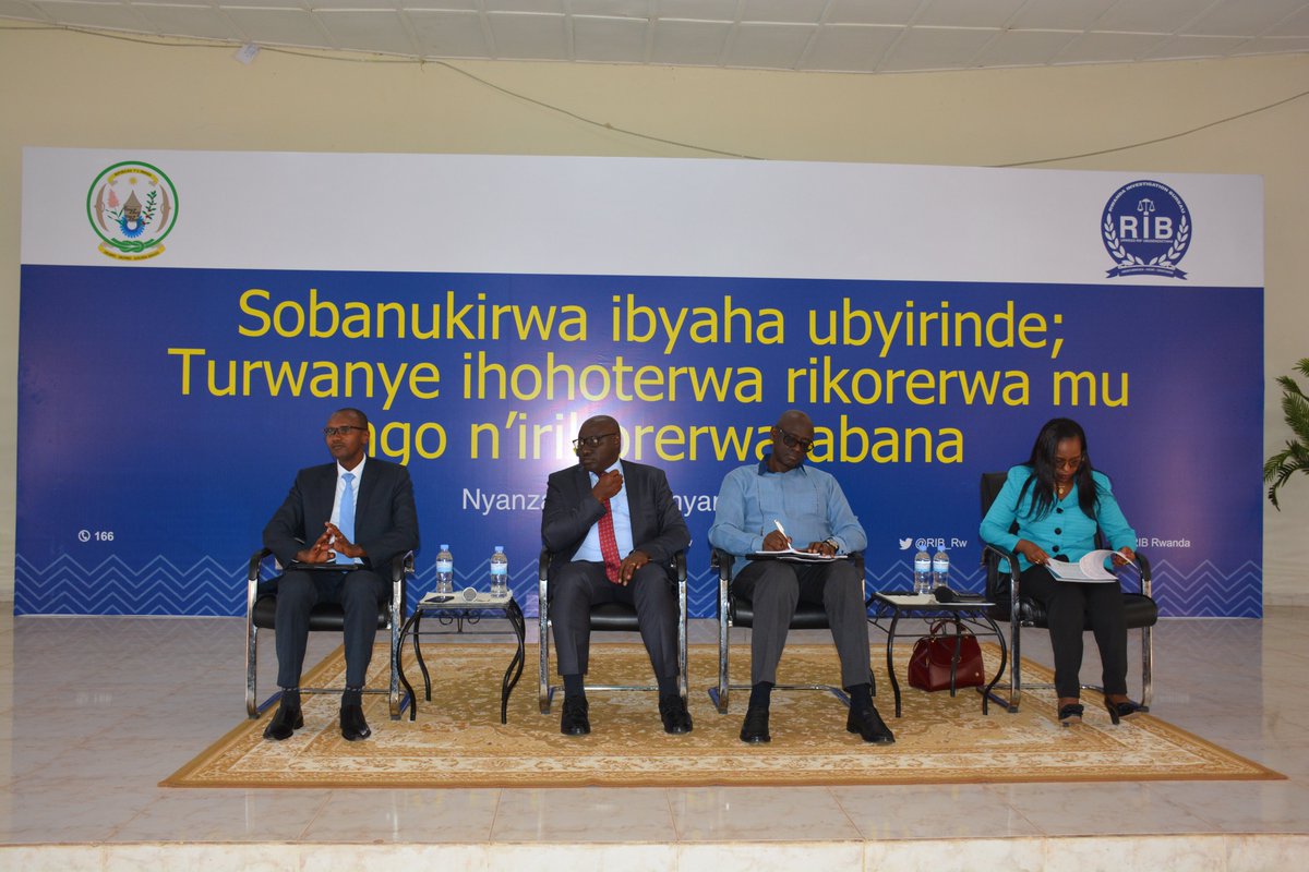 RIB_Rw's tweet photo. Nyakubahwa @KalihangaboIsa atangira ijambo rye yavuze ko iyi nama igamije kuganira ku kibazo kituraje ishinga, ikibazo kitureba twese nk’abayobozi,ikibazo cy’ihohoterwa rishingiye ku gitsina n’irikorerwa mu ngo ndetse n’irikorerwa abana, by’umwihariko ikibazo cyo gusambanya abana https://t.co/O4fKhQNYmI