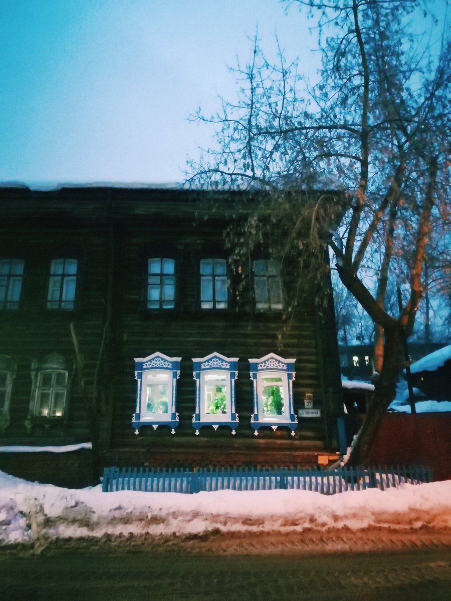 У нас такой клёвый соседний домик)