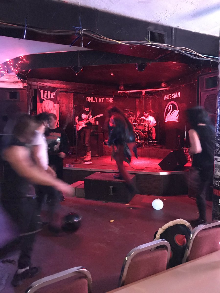 tarthtx's tweet photo. We usually let everyone else play our instruments https://t.co/6Gf8DUIWBK
