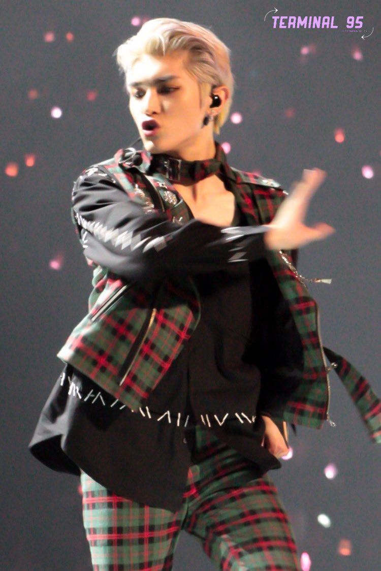 200201 SuperM Live in LA 
 -
He moves too fast to capture still 😂
-
#TAEYONG #태용 #이태용 
#NCT #NCT127 #SuperM