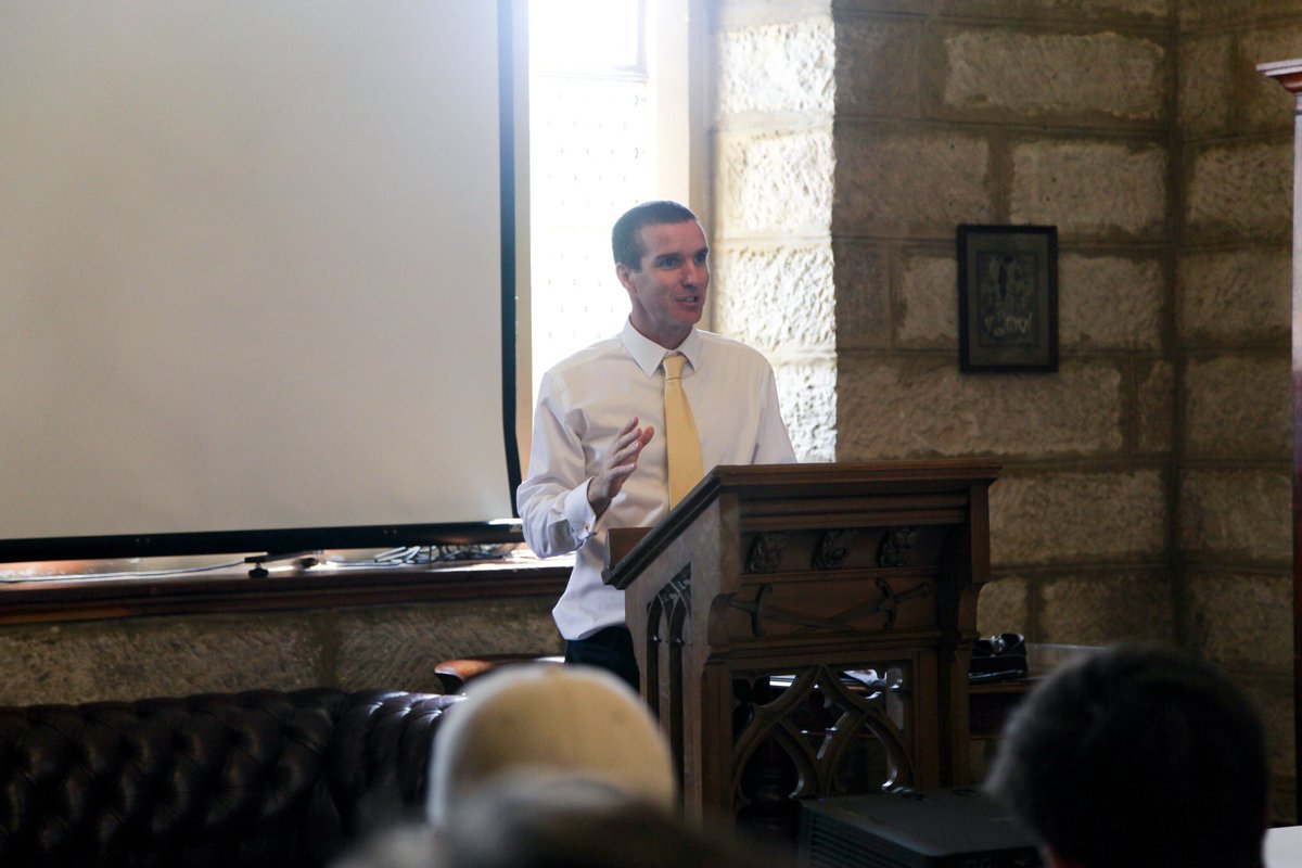 stpaulscollsyd's tweet photo. Following a weekend retreat with the 2020 S Club Committee, the Warden has commenced Leadership Week by delivering a presentation on his background as an Old Pauline, what St Paul’s means to him, and his belief that student leadership is an integral aspect of collegiate life https://t.co/j8BJoSgCqO