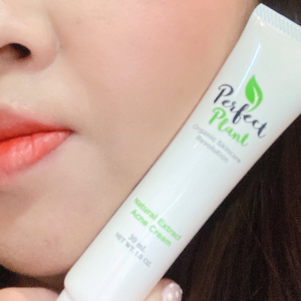 Savireview's tweet photo. เราได้ครีมฟื้นฟู และบำรุงผิวหน้า สูตร Detox หน้าใสมาใหม่เห็นเค้ารีวิวกันในทวิตน่าลองใช้ ของPerfect Plant นางช่วยลดสิว ไม่ทำให้หน้ามัน เหมาะกับคนผิวแพ้ง่าย หลังใช้นี่รู้สึกถึงความชุ่มชื้น ไม่แห้งตึง สบายหน้ามาก สิวผดก็ลดลง ไปลองกันน้า ดีจิม #ของดีบอกต่อ https://t.co/5AmK3d9gAe