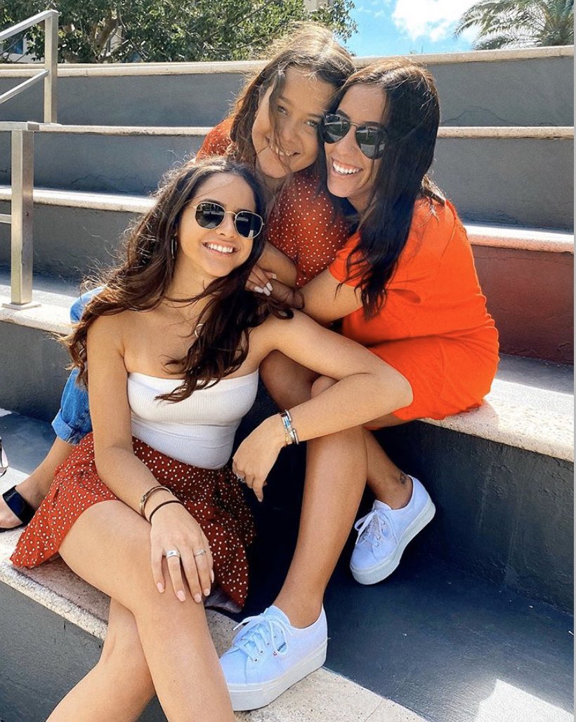 Alpha Xi Delta tweet media