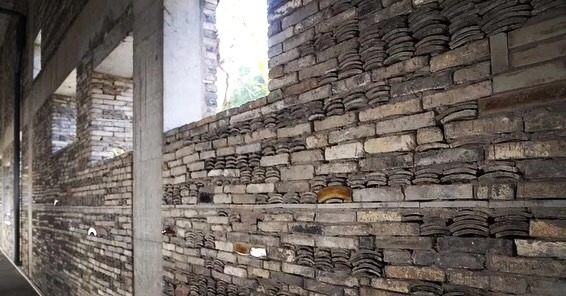 CAAofficialEN's tweet photo. #CAAโs #Xiangshan #campus is the work of architect Wang Shu, the winner of #Pritzker Architecture Prize. There are many #traditional Chinese architecture elements in Xiangshan campus such as courtyard, pedestrian bridge, salvaged tiles and bricks from the site. #BeautifulCAA https://t.co/miJvmtrXMG