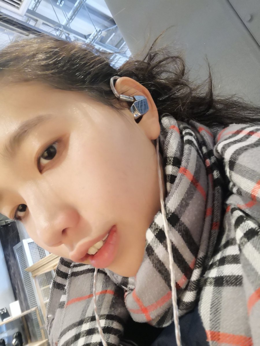 tororo_aoi27's tweet photo. Back to the important things @final_staff A8000 x @DitaAudio OSLO

@final_store

This pairing warms and liquifies the A8000's signature while retaining an out of head soundstage (The children laughing at the start of Jay Chou's 稻香 made me take off my earphones.) https://t.co/GGbvM9gNYG