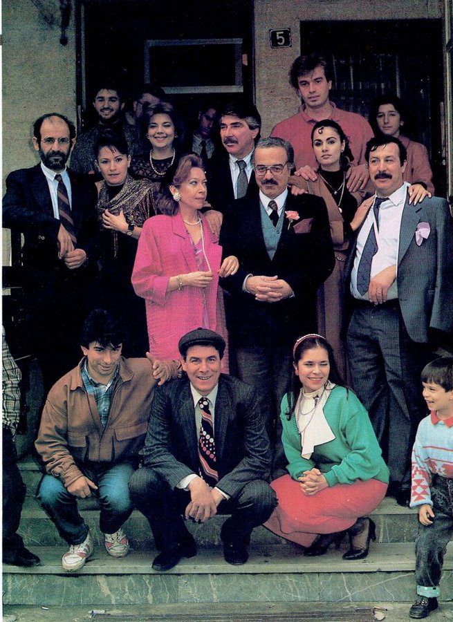 EemreUucar's tweet photo. Artık Türk dizilerinde; mafya var, cinayet var, aldatma var, kadına şiddet var...
#YasakElma
#babasininoglu https://t.co/liPfgckmtB