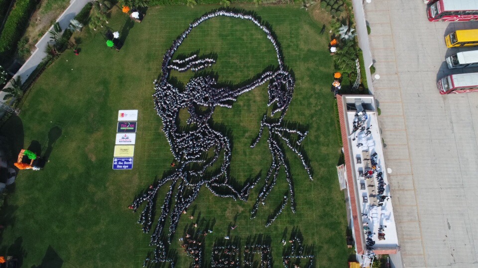 BNVIRANI1's tweet photo. STATUE OF MAHATMA GANDHIJI BY THE STUDENTS OF B.N.VIRANI PRIMARY SCHOOL AT ISCONE CLUB https://t.co/3wEaHMa8Ca