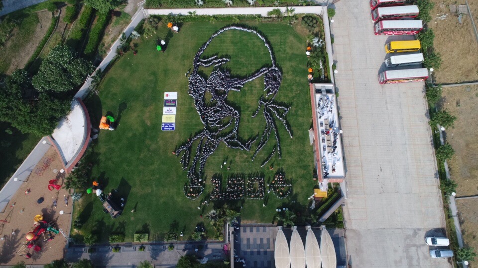 BNVIRANI1's tweet photo. STATUE OF MAHATMA GANDHIJI BY THE STUDENTS OF B.N.VIRANI PRIMARY SCHOOL AT ISCONE CLUB https://t.co/3wEaHMa8Ca