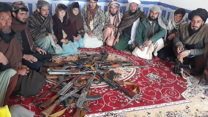 Sangeen111's tweet photo. ۱۷۲ جنگجوی طالب در ولایت‌های هرات و غور به نیروهای افغان تسلیم شدند.
#peace 
#Afghanistan https://t.co/p9U9b6hNKH