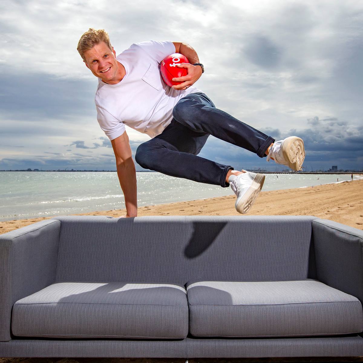 Welcome to the Couch, Roo! 👏

A St Kilda legend joins the #OnTheCouch panel for 2020.

FULL STORY >> foxsports.com.au/afl/afl-2020-n…