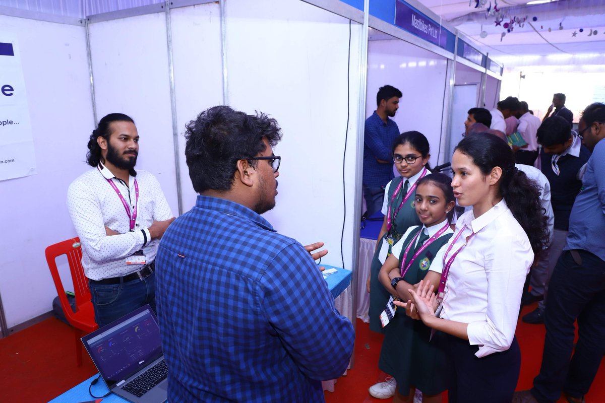 DFstartups's tweet photo. Throwback to Startup Dialogue 2020! During our conference, we had the pleasure of hosting over 20 different stalls, each featuring a unique startup - A quick glance at the people who are currently working hard and growing fast in our ecosystem!
#DSDialogue #Entrepreneurship https://t.co/5nffT5XyNa