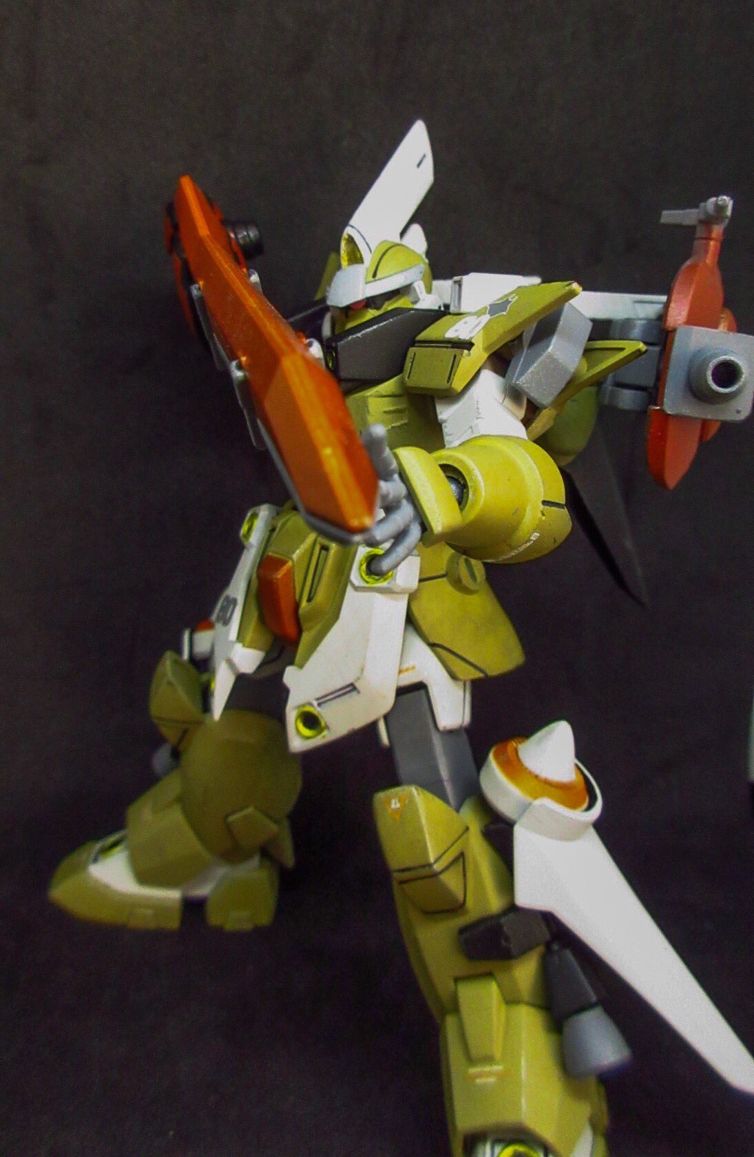 よこ Zgmf 1017xm ジン Xマニューバ 完成しました ジンハイマニューバをベースにgn粒子関連技術を盛り込んで変則機動やgnバスターソードによる一撃必殺を狙うガンプラになります 以下設定など ビルドコン ガンプラ