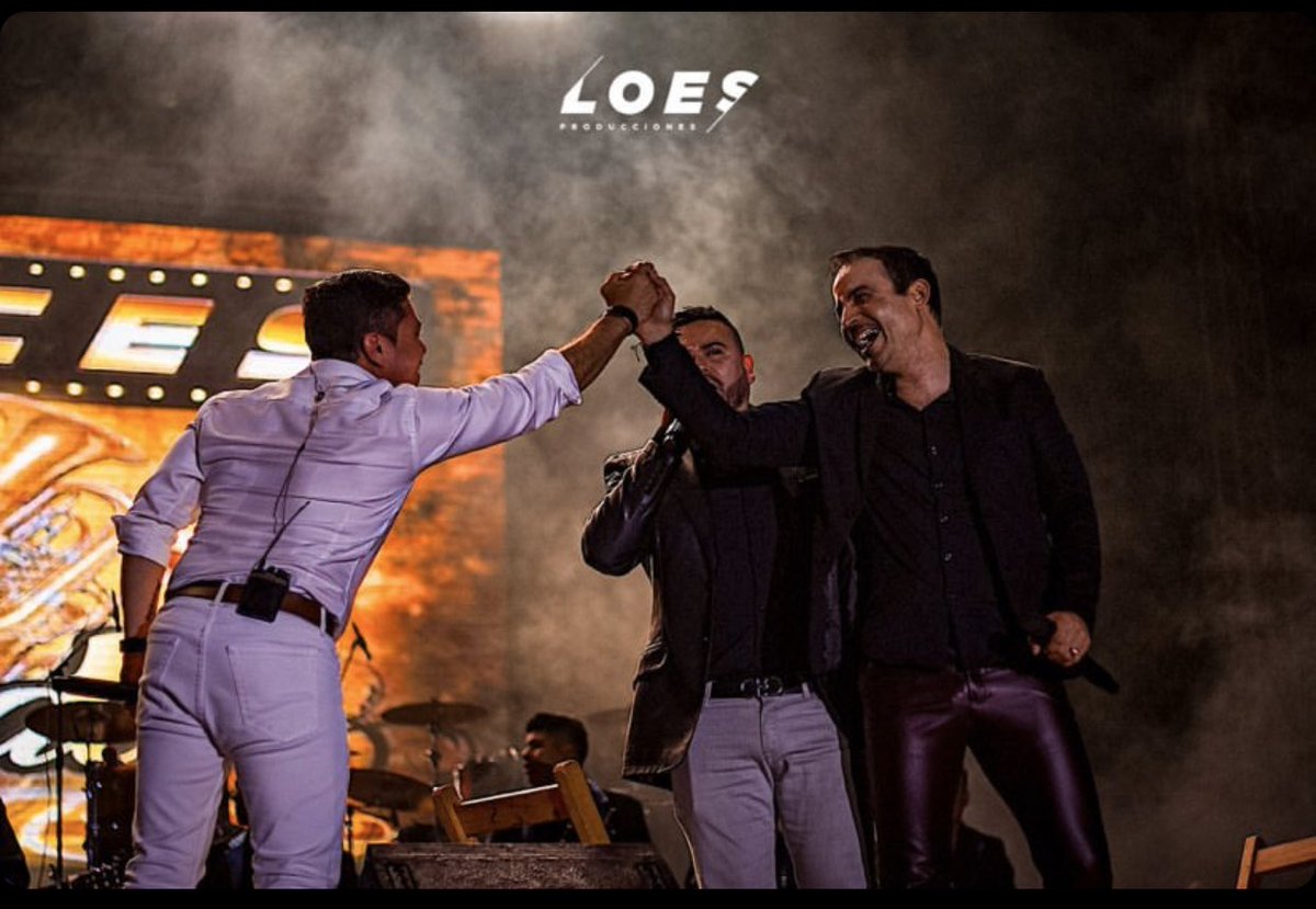 j_medina37's tweet photo. yo creo que estas fotos valen oro...@GermanMontero5 dueto o que?ya lo hice publico cabron https://t.co/trUamw7mNN