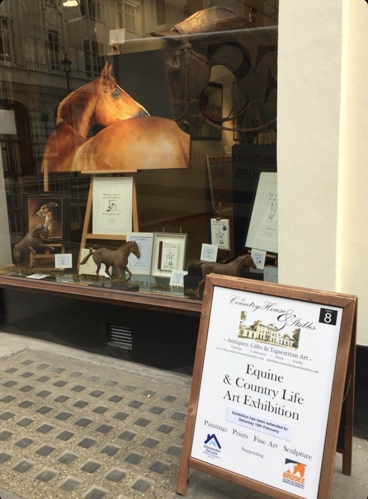 Not a bad view! @gallery8eight <a href="/CountryStables/">The Country House and Stables</a> <a href="/daydream_equine/">Daydream Equine</a> <a href="/irishartnews/">Irish Art News</a> <a href="/IrishNatStud/">Irish National Stud</a> #london #horses