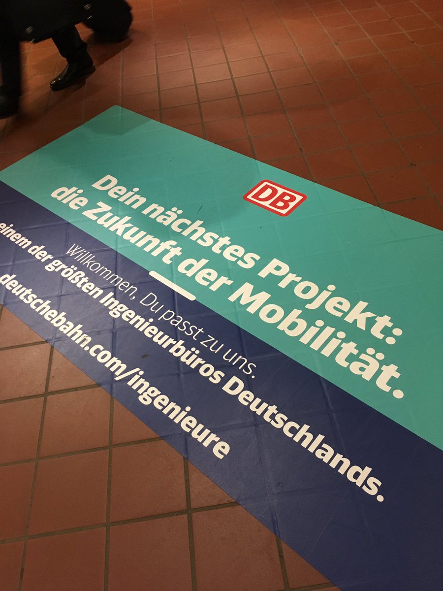 Vielleicht möchte #AKK sich bewerben? 😌 habt ihr auch unsere Werbungen gesehen? Wir suchen neue #Lieblings #Kolleginnen &amp; #Kollegen. #joinus <a href="/DBKarriere/">DB Karriere</a> #Hamburg #Berlin #Frankfurt #FrankfurtamMain