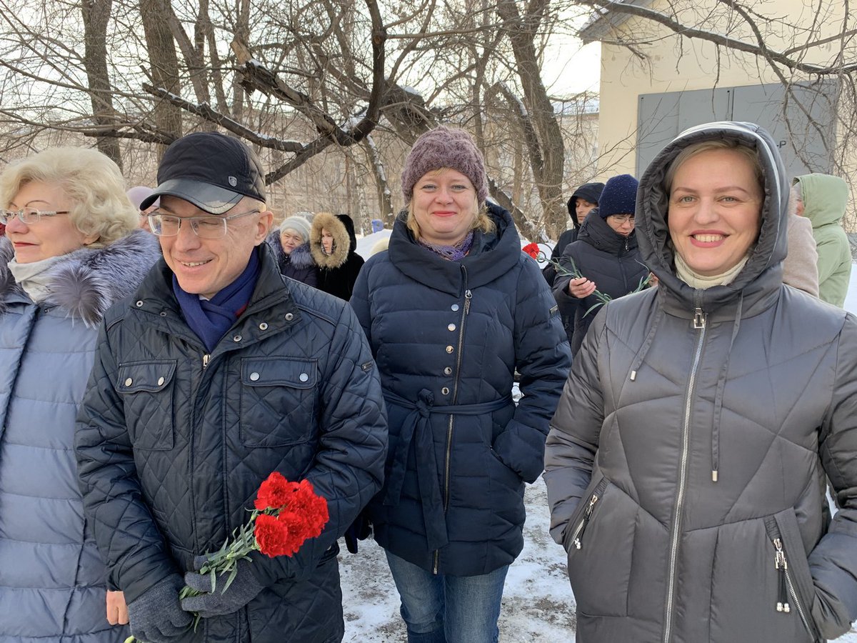 10 февраля - День памяти великого русского поэта А.С. Пушкина. В этот день около Литературного музея «Дом Языковых» состоялось возложение цветов к памятнику А.С. Пушкину, приуроченного к 183-й годовщине со дня смерти поэта. В мероприятии приняли участие сотрудники <a href="/ogugauo/">ОГБУ ГАУО</a>