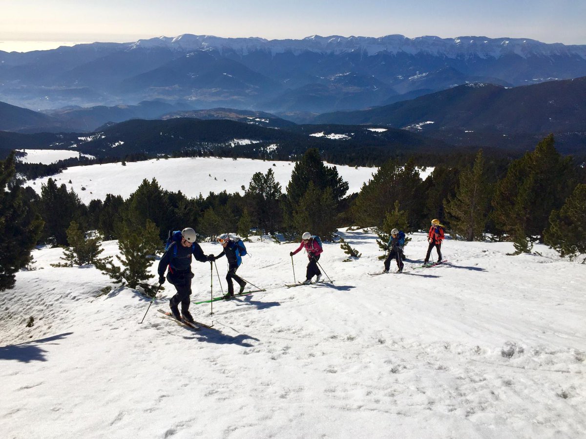 CEB_Berga's tweet photo. Aquest dissabte els de #CEBskimo hem anat d'excursió al cim de Montmalús situat als Pirineus d'Andorra. Hem practicat la volta maria i el lliscament! Així afrontem molt millor la setmana!

#Andorra #cebskimoteam #ClubEsquíBerguedà #CEB #skimountaineering #skimo #skimolove https://t.co/aVWtqcmMqA