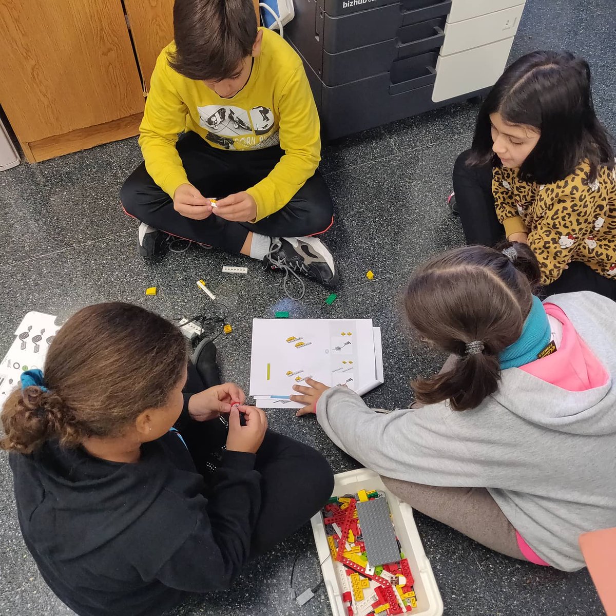 EscolaPoveda's tweet image. Iniciació a la robòtica amb el Lego WeDo! @CRP_Gracia @consorciedubcn