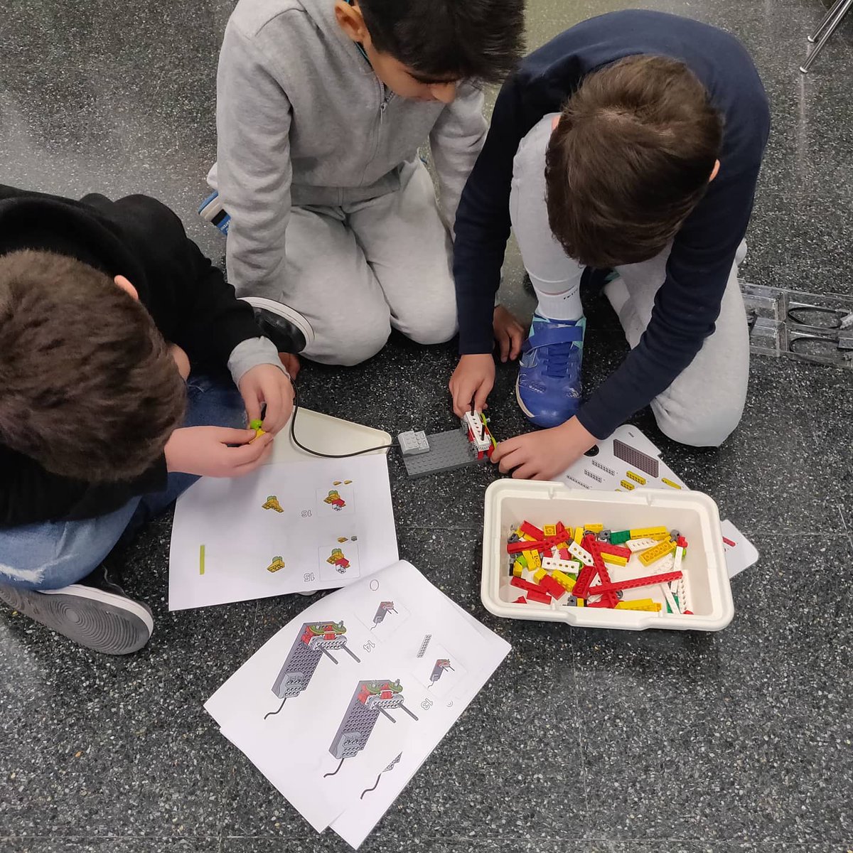 EscolaPoveda's tweet image. Iniciació a la robòtica amb el Lego WeDo! @CRP_Gracia @consorciedubcn