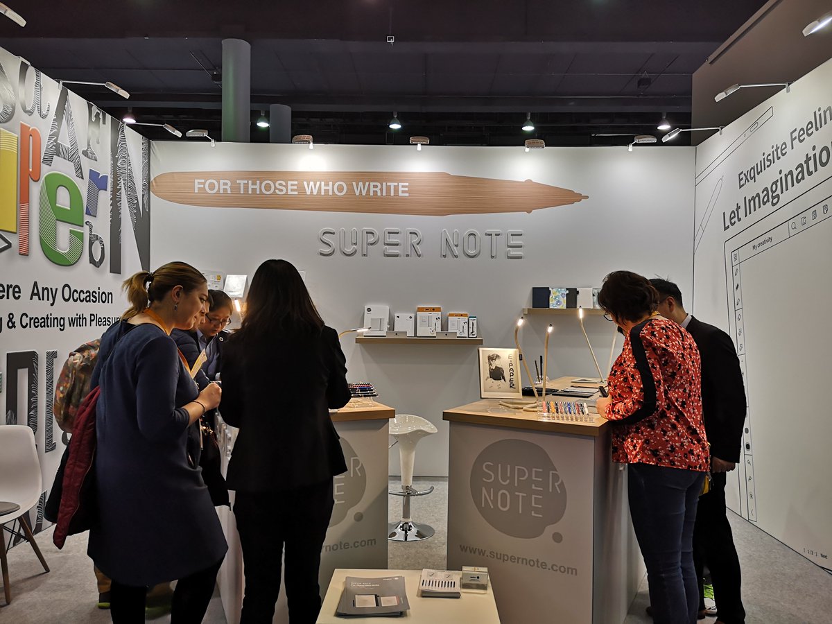 rattasupernote's tweet photo. Meet the Supernote at #Paperworld2020
Let imagination fly!!
#Paperworld #Supernote #frankfurtmesse #messefrankfurt #creativeworld #Ratta #digitalstationery #digitalink #creativity #innovation #enote #超級筆記 #超级笔记 #雷塔 #手帳 #文房具 #stationery #筆記具 #eReader https://t.co/Ae5KCWZ8qM