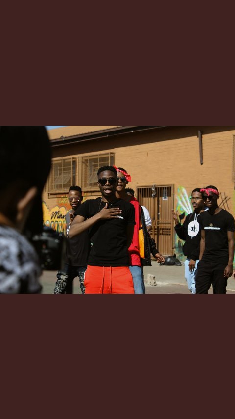 Jayhood_Fanpage's tweet image. Quick reminder:
@JayHood_SA first ever music video has over 20K views on YouTube and also has a couple of local reaction videos too.
He&apos;s been a #PermanentProblem from day one.
#JayhoodFunFacts