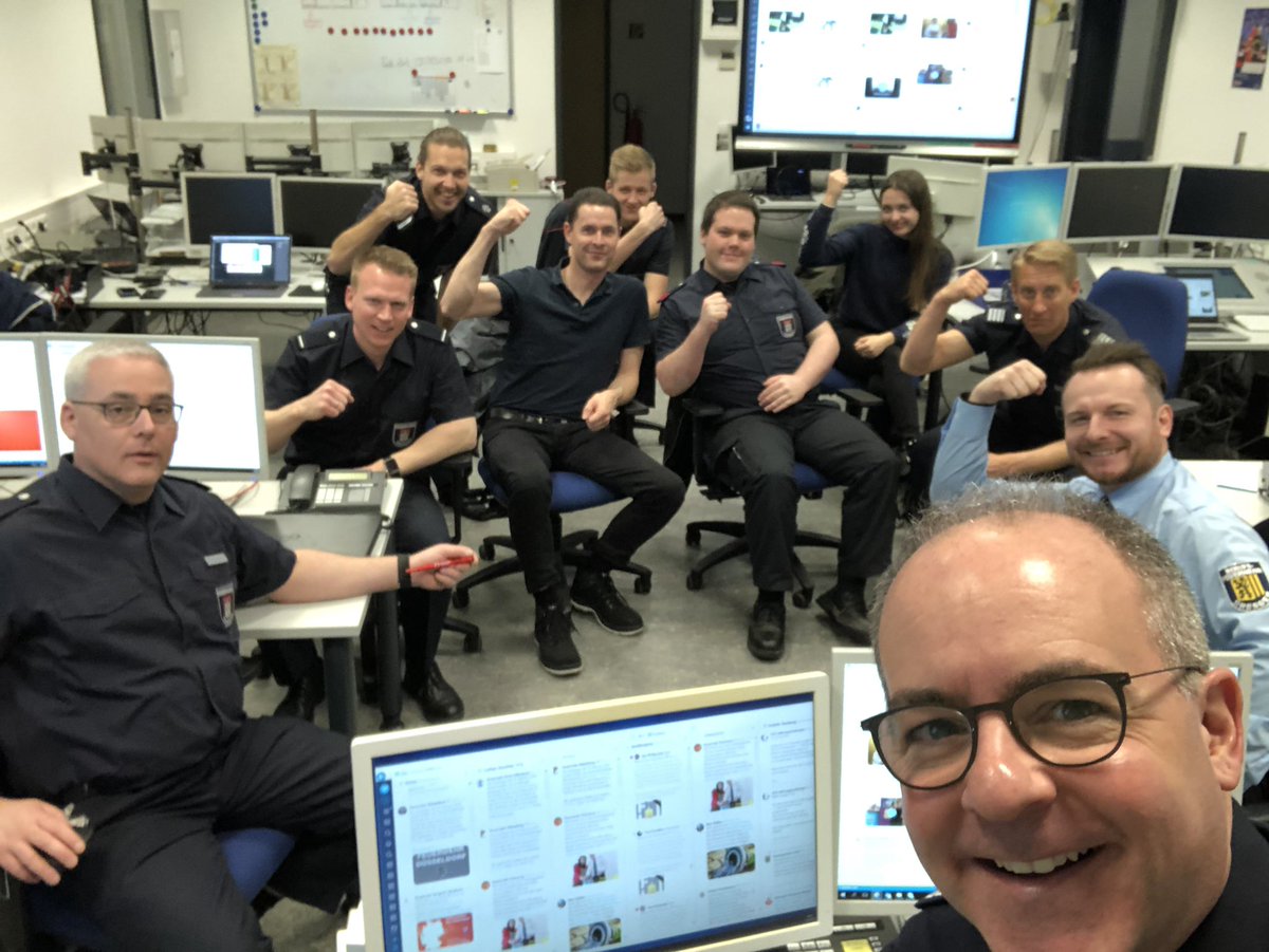 Wir starten ins #Twittergewitter 2020 der deutschen
#Berufsfeuerwehr​en.

Wir sind bereit, um Euch mit aktuellen, originellen, speziellen, neuen Infos und Einsätzen zu versorgen.

#Hamburg112 #112live #EinsatzfuerHamburg