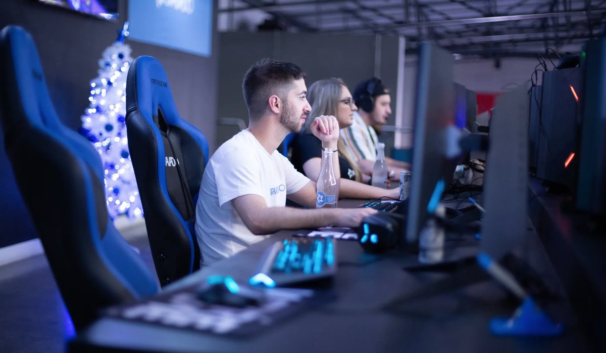 Following the US CSGO team shuffles, <a href="/bravadogaming/">Bravado Gaming</a> dominance on the ZA scene seemed to slip away. I visited them at their new Bunker where they showed me they’re still leading the pack, albeit in a new way. On <a href="/RedBullZA/">Red Bull South Africa 🇿🇦</a> today: redbull.com/za-en/bravado-…