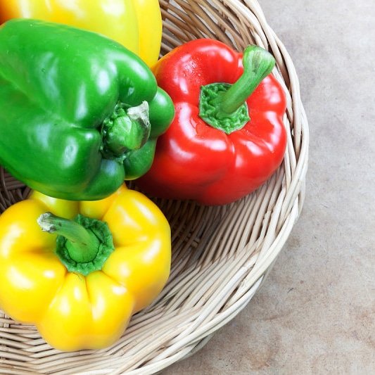 FarmsVaned's tweet photo. A raw bell pepper provides approximately 97% of the recommended daily intake of vitamin C, and—despite a natural sweetness—only contains 2 grams of sugar per serving. Red bell peppers also feature vitamin A and beta carotene, while most peppers have trace amounts of vitamin K.. https://t.co/I458lm9nmm