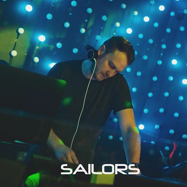 DJWillby's tweet photo. Deep in the mix on Saturday night! 🎧 #mixface #dj #vinyl #turntablism #ilovemyjob @sailorsnewquay ❤️ https://t.co/87xv12c1ws https://t.co/rqDsTSwUhW