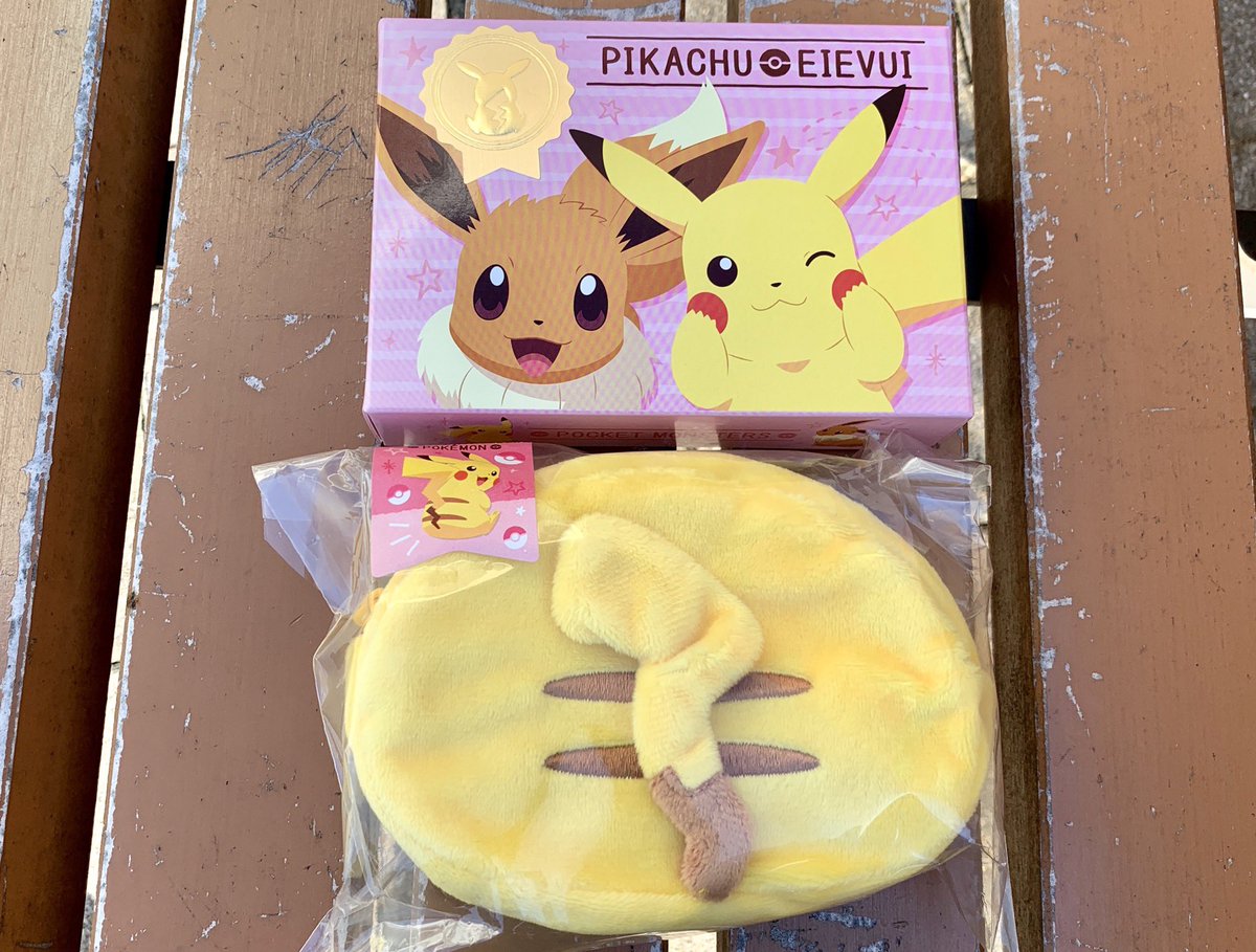 ポケモンセンターnakayama A Twitter ポケモン ホワイトデー商品の早出し探し イオンにて ピカチュウのオーバル缶は売り切れでした