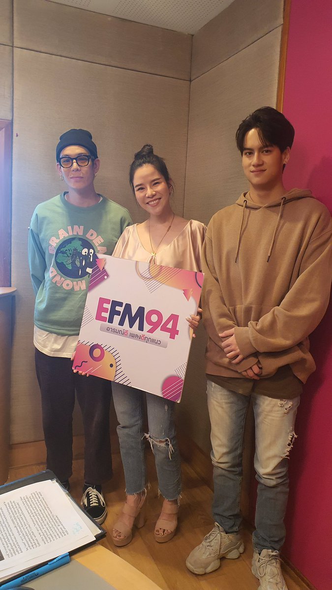 NadaoBangkok's tweet photo. 2 หนุ่ม #JAYLERRxPARIS มาพูดคุยเกี่ยวกับเพลง ดี๊ดี (UNEXPECTED) ที่ 94 EFM จ้า 😄

#ดี๊ดีUNEXPECTED
#NadaoMusic
#Jaylerr
#Icepariss https://t.co/GZulav2WbR