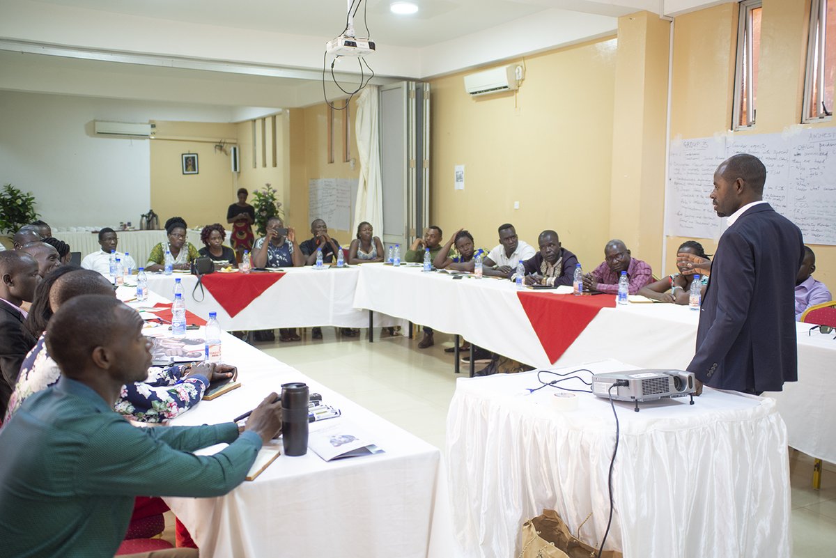 TRACFM's tweet photo. Charles Mpagi @c_mwanguhya, speaking to the radio partners on how to become a better political radio talk show moderator and navigating politically and culturally sensitive topics on live radio. #TransitionalJusticeUg #CommonMatters2 https://t.co/SEYNWfh9zQ