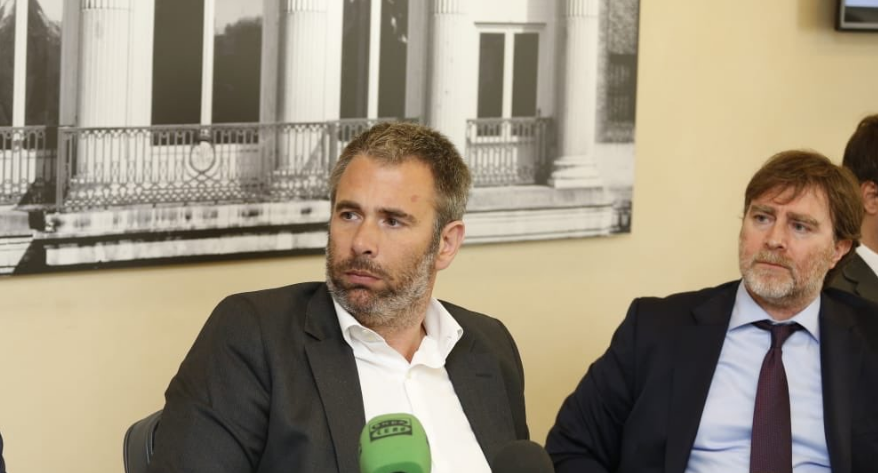 MAPFRE's tweet photo. A partir de las 12 CET, Gonzalo de Cadenas, dir. Análisis Macroeconómico y Financiero, y Ricardo González, dir. Análisis, Estudios Sectoriales y Regulación del Servicio de Estudios #MAPFREresearch, comparten en @CAPITALRADIOB análisis sobre el Panorama económico y sectorial 2020. https://t.co/hxoobbW4CG