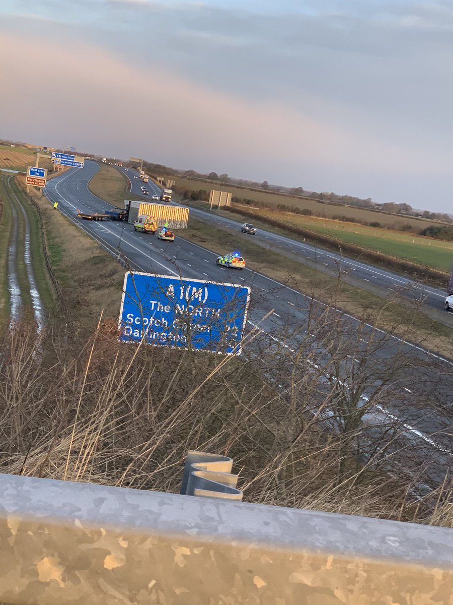 Anbcars's tweet image. This is the current scene on the A1 Northbound near the Ripon turn off. It looks as if they are about to start recovering the iso container. @StrayFM @NickHancock