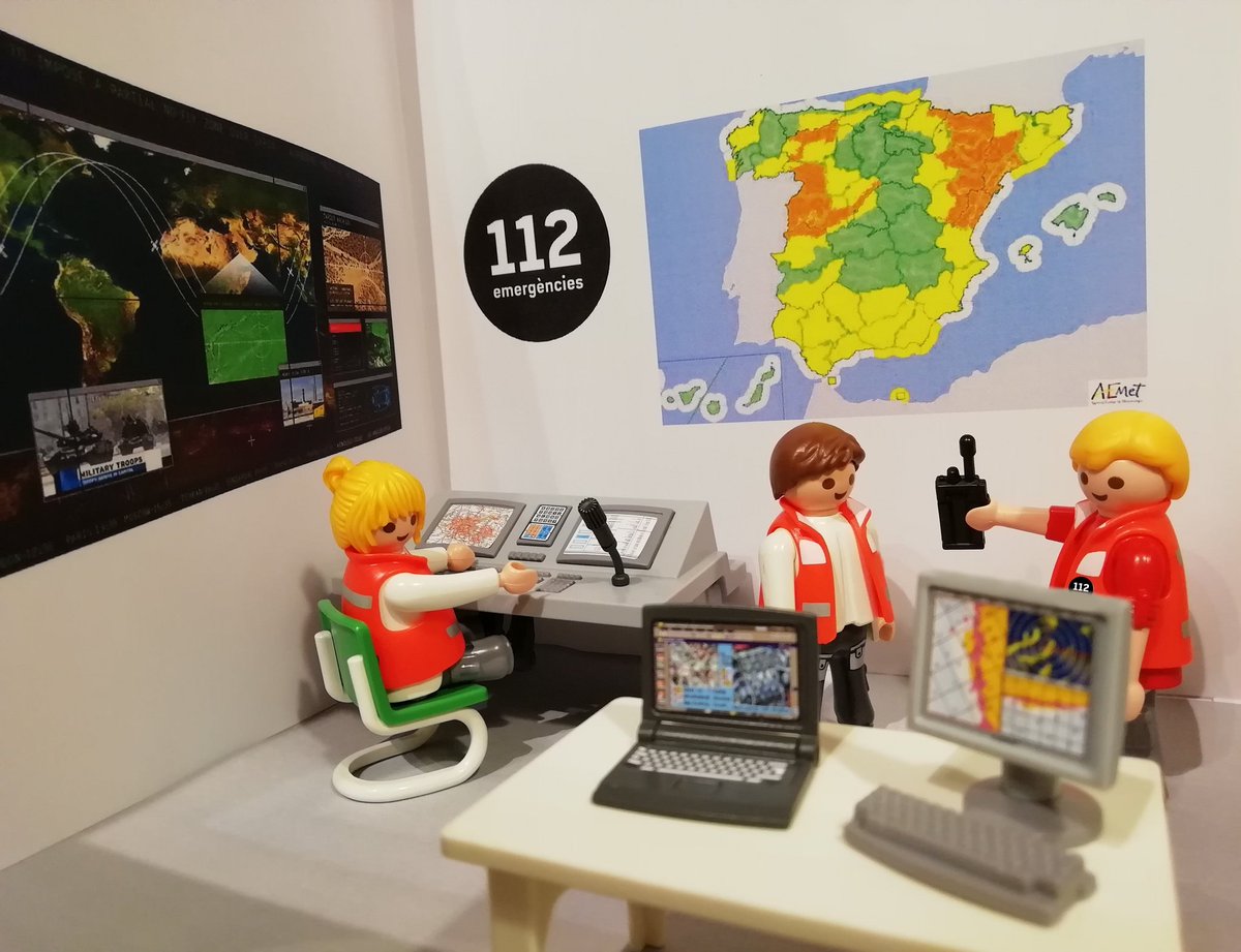 rocassos's tweet photo. Hoy es el #DiaEuropeo112 ,un buen momento para recordar que el #112 es el teléfono único de #emergencias .Gracias por estar ahí velando por nuestra seguridad 24 horas 365 días al año.

#112EuropeanDay #112Day2020 #112Day #emergency #emergencies #Playmobil #toyphotography https://t.co/bspIEJyF0q