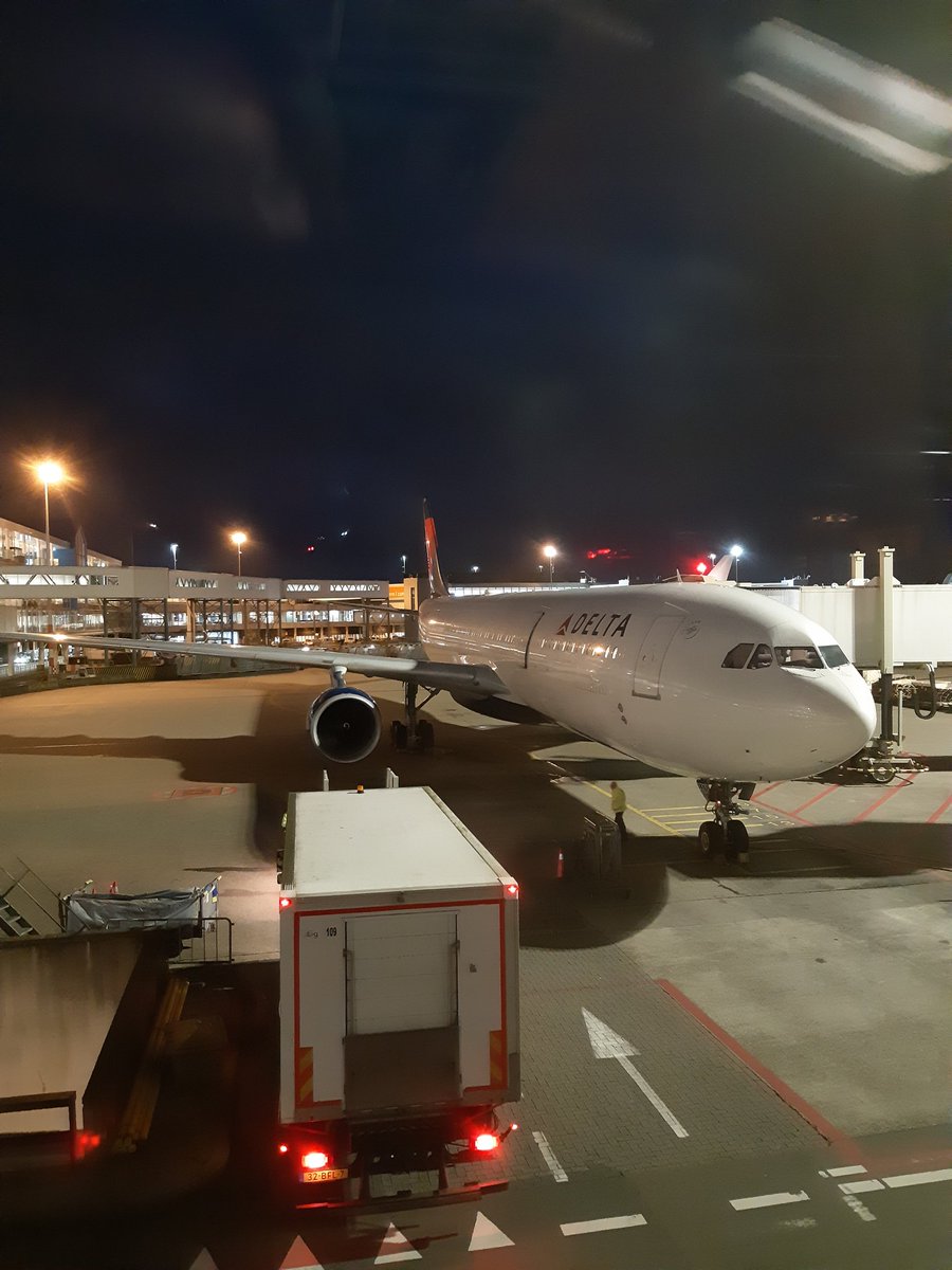 FreeYourDataCon's tweet image. Everything ready for a full week of #msftleap #data and #ai. Time to take off !!