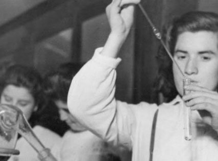 SCHFA's tweet photo. Griselda Hinojosa, recibió el título de Química Farmacéutica en 1899, siendo la Primera Mujer de las Ciencias Farmacéuticas protagonista de su propia historia y de la historia de la Farmacia en Chile.

#MujeresEnCiencias #WomenInScienceDay https://t.co/hncxsRkGq9