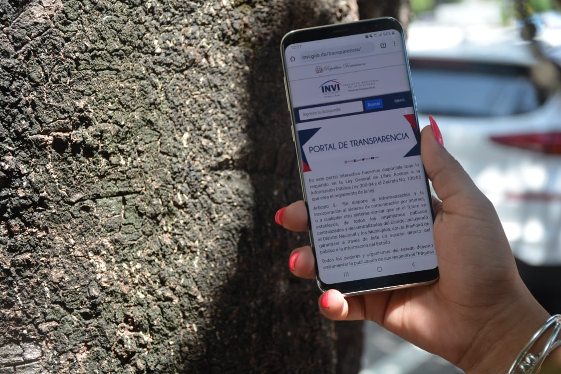 mivedrd's tweet photo. #INVITeInforma | Puedes acceder en nuestro portal de transparencia a informaciones y datos valiosos sobre la gestión del @INVI_RD de manera fácil y en cualquier lugar desde tu móvil.🤳🏽
Más detalles en nuestro portal web👉https://t.co/Xxk0kCgaCX
#TechoDignoParaLaGente https://t.co/ClpYnC9Wie