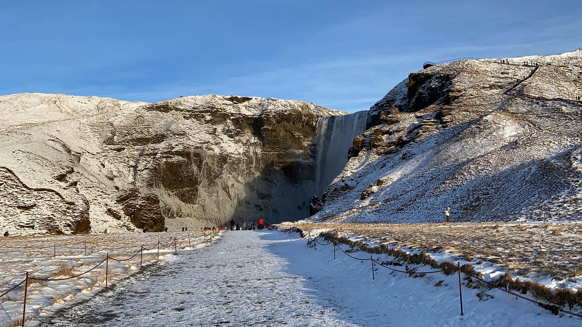 LangleyGeog's tweet photo. ⁦@LGS_news⁩ ⁦@LangleyGS_Tech⁩ - Some lovely photos by Saood of Seljalandsfoss and Skógafoss on the #Iceland South Shore #iphonephotography https://t.co/JWxKYTr6rb