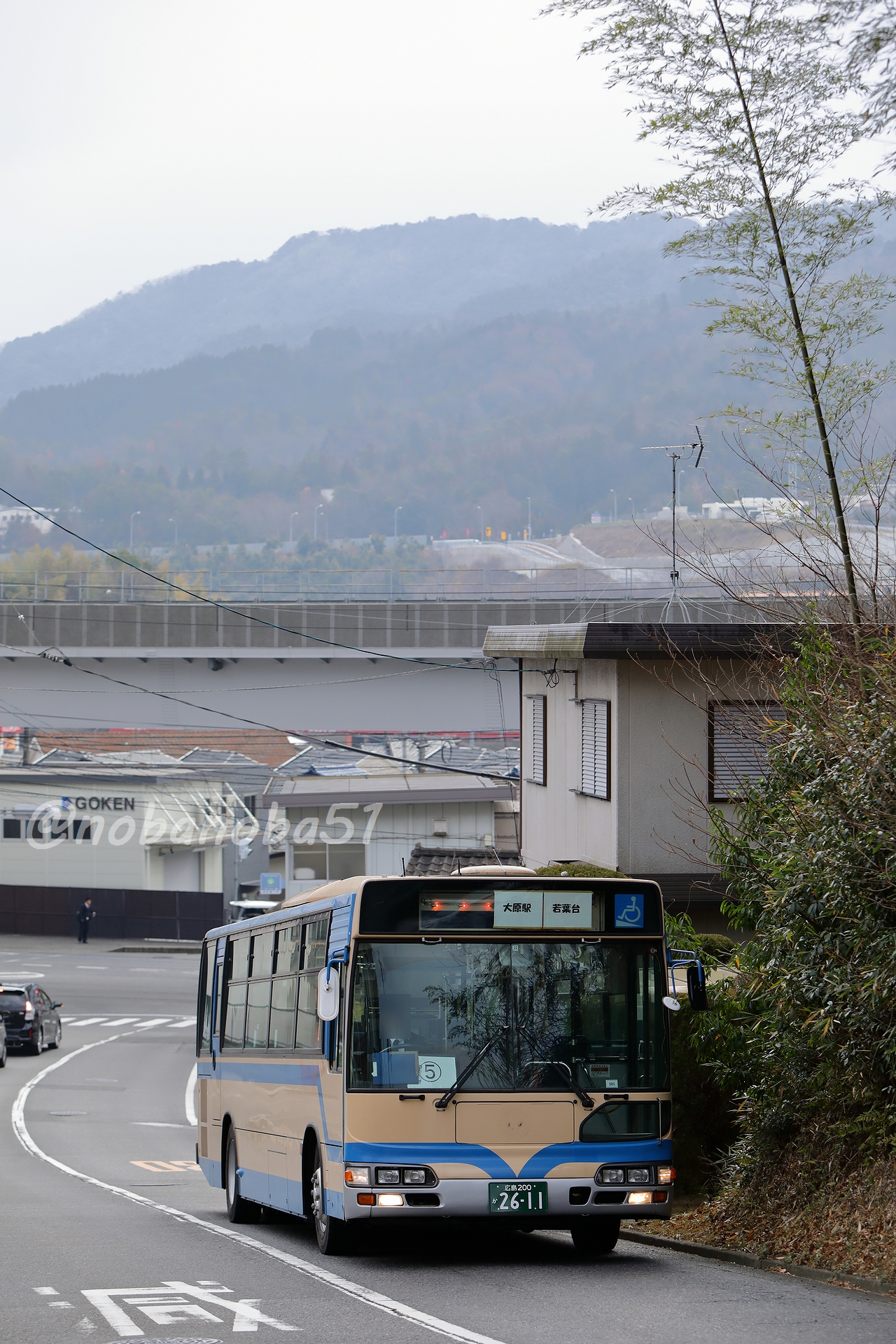 تويتر のばのば على تويتر 2 10 フォーブル 元横浜市営バス 横浜市営バス に在籍していたブルーリボンシティがいるとのことで 広島へ 横浜市営カラーはそのままで オリジナルにほぼ近い姿です 方向幕やled表示器は 取り付けられていない状態で運用されてい