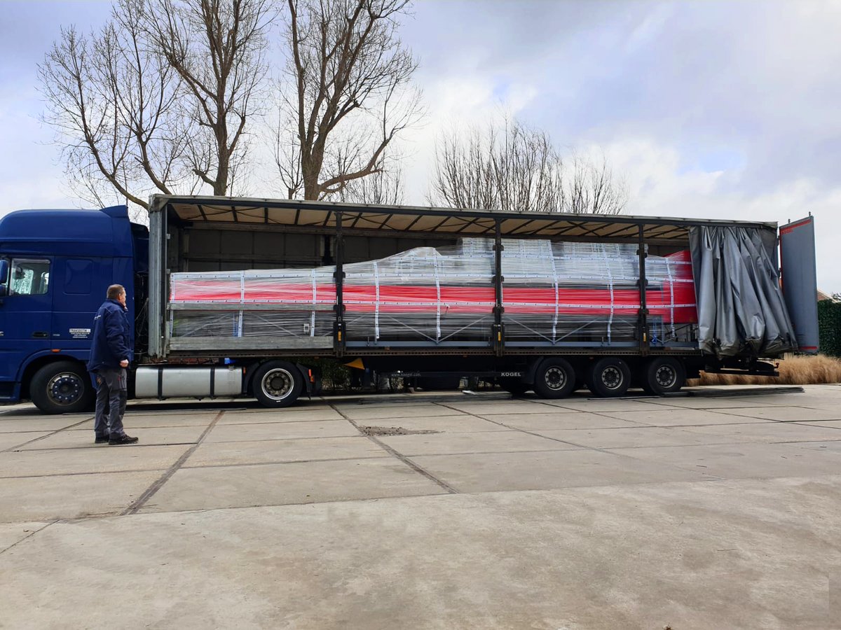 Cucumber grading machine on its way to its new owner in the UK.
#revised #horticulturalmachine #gradingmachine #sortingmachine #brexit