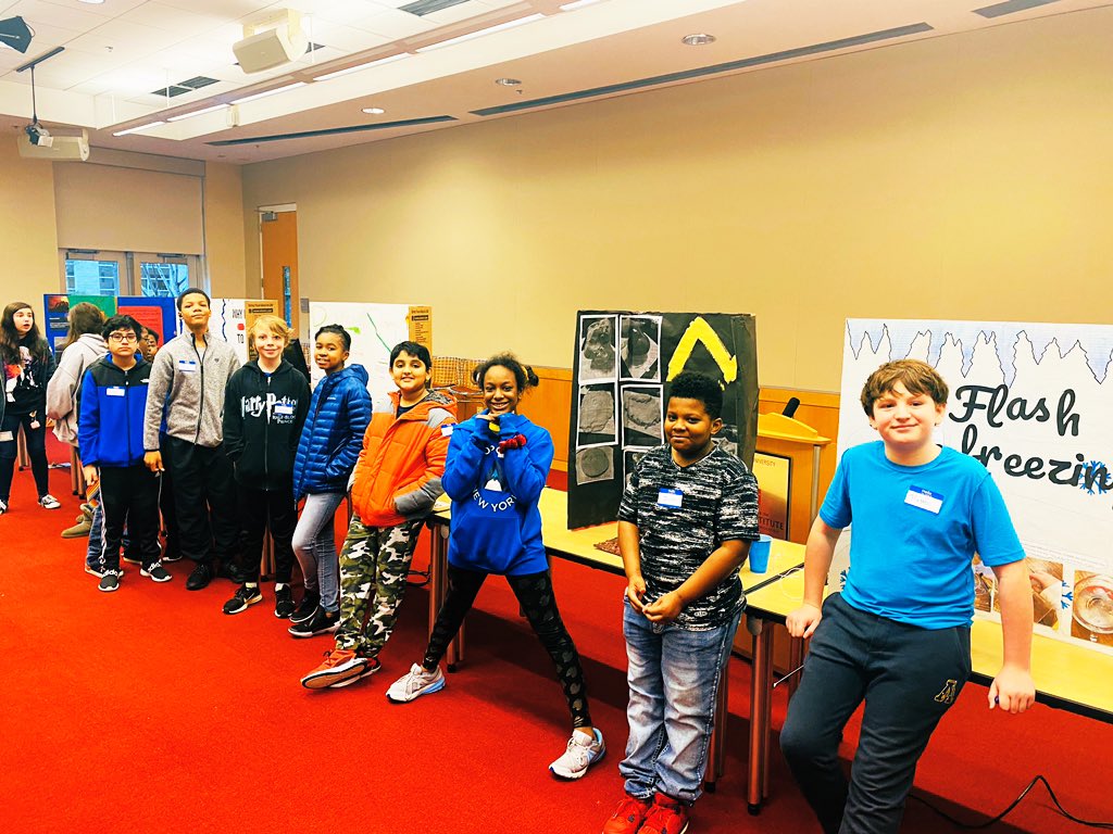 chantelanelson's tweet image. My #arcticwolves #scientists #6thgrade #stemfair ❤️