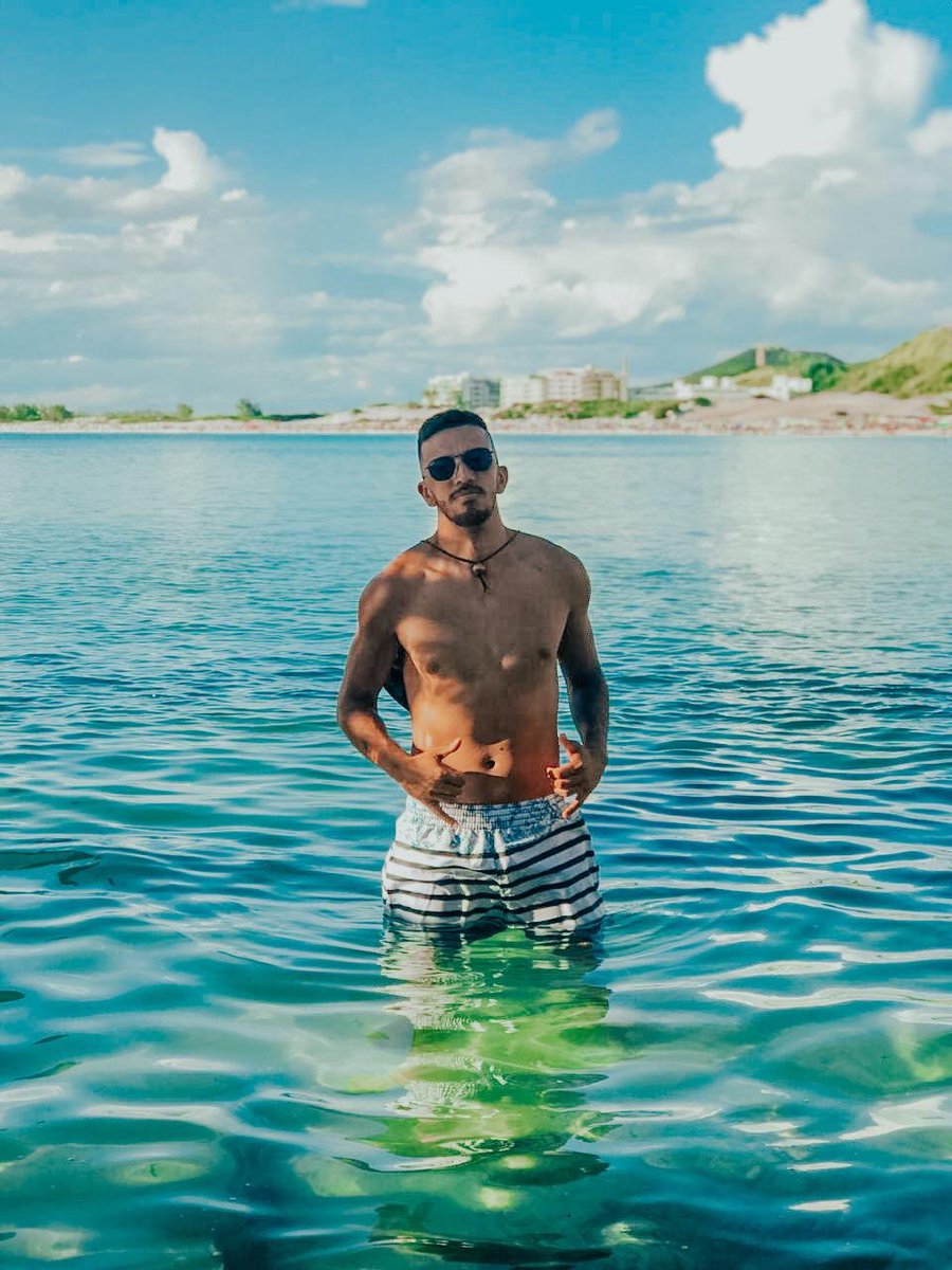 AlanFonseca29's tweet photo. Play nas férias 🏖
#arraial
#arraialdocabocaribebrasileiro
#arraialviagens
#turismo
#turistando
#turista
#barco
#agua
#azul
#praia
#praiou
#calor
#moreno
#tatuagem
#azulpiscina
#piscininha
#lagoaazul
#lagos
#praiadofarol
#praiadoforno
#mar
#beach https://t.co/plefwZbmiW