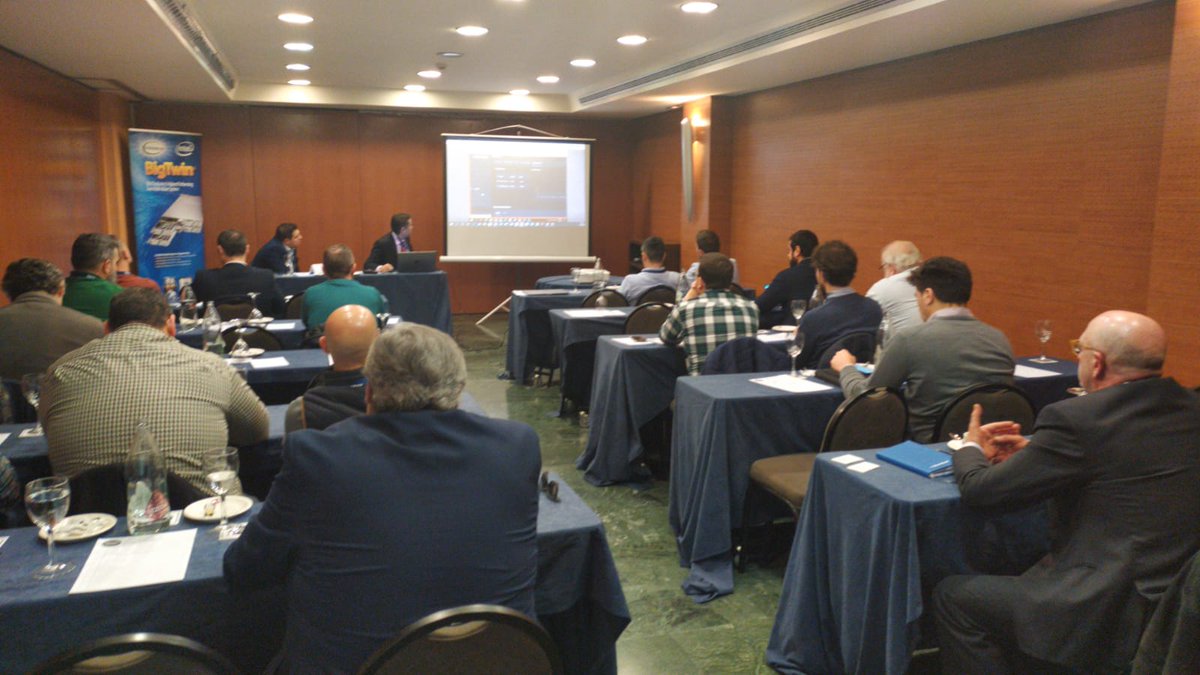 Aryan_VAD's tweet photo. Continuando la Jornada sobre #Hiperconvergencia, mostrando al canal una demo de @starwindsan y su nueva consola de gestión. Junto con Ignacio Borragán, Territory Manager Spain & Portugal
#Hiperconvergencia #Hipervisor #Software https://t.co/ltLFoidbmy