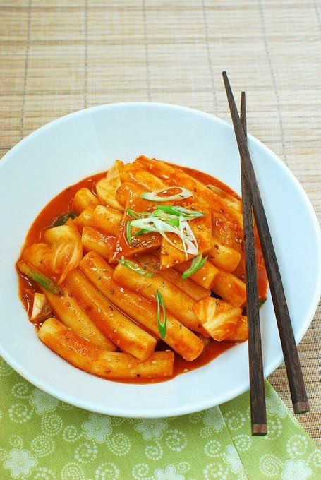 DailyMakan's tweet photo. RESEPI TTEOKBOKKI

Cake rice
-1/2 pekat tepung pulut
-1 sudu kecil minyak bijan
-Garam sikit
-Air

Untuk sos
Minyak masak dalam 3 sudu makan untuk menumis
-1/2 cawan air
-5-6 biji cili api + 4 ulas bawang putih di blend
-2 sudu makan cili kisar
-4 sudu besar sos Thai bawang putih https://t.co/exLaZ2PMVu
