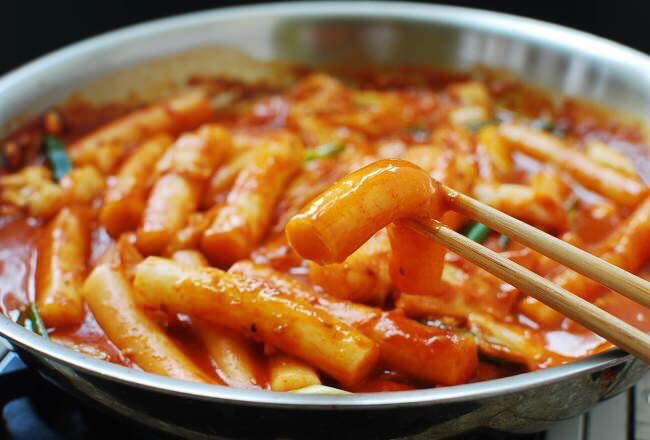 DailyMakan's tweet photo. RESEPI TTEOKBOKKI

Cake rice
-1/2 pekat tepung pulut
-1 sudu kecil minyak bijan
-Garam sikit
-Air

Untuk sos
Minyak masak dalam 3 sudu makan untuk menumis
-1/2 cawan air
-5-6 biji cili api + 4 ulas bawang putih di blend
-2 sudu makan cili kisar
-4 sudu besar sos Thai bawang putih https://t.co/exLaZ2PMVu