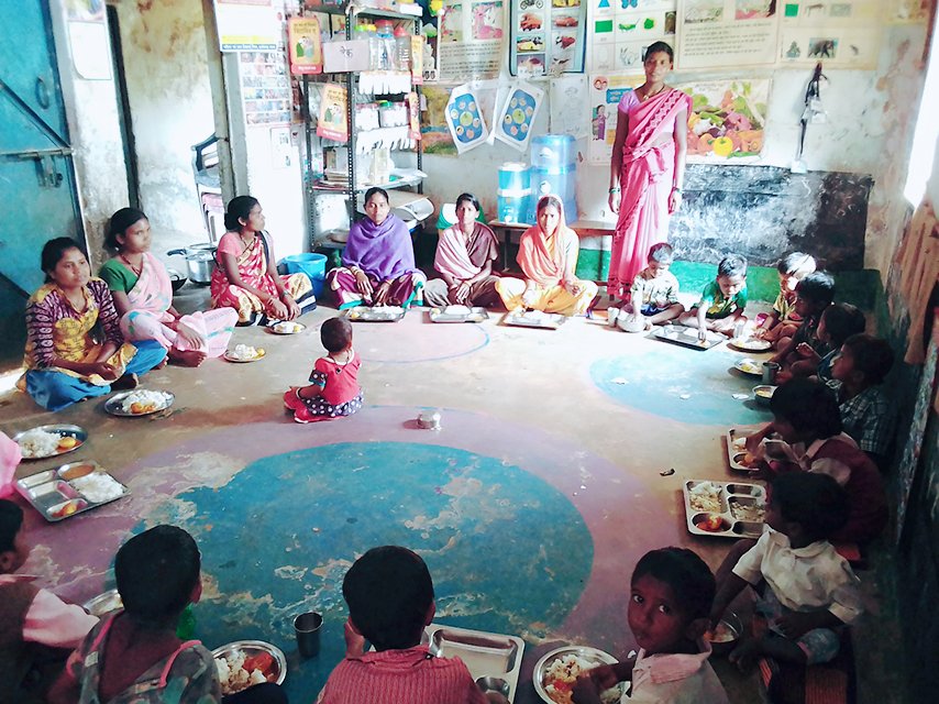 WcdNarayanpur's tweet photo. The village, Health, Sanitation &amp; Nutrition Day celebrated along with egg distribution, hand washing, vaccination in the remote villages like Gumiyapal and across the district. Lactating and pregnant women got sensitised about importance of the day VHSND.
@MinistryWCD
@WCDCgGov https://t.co/ozDNzSYTUA