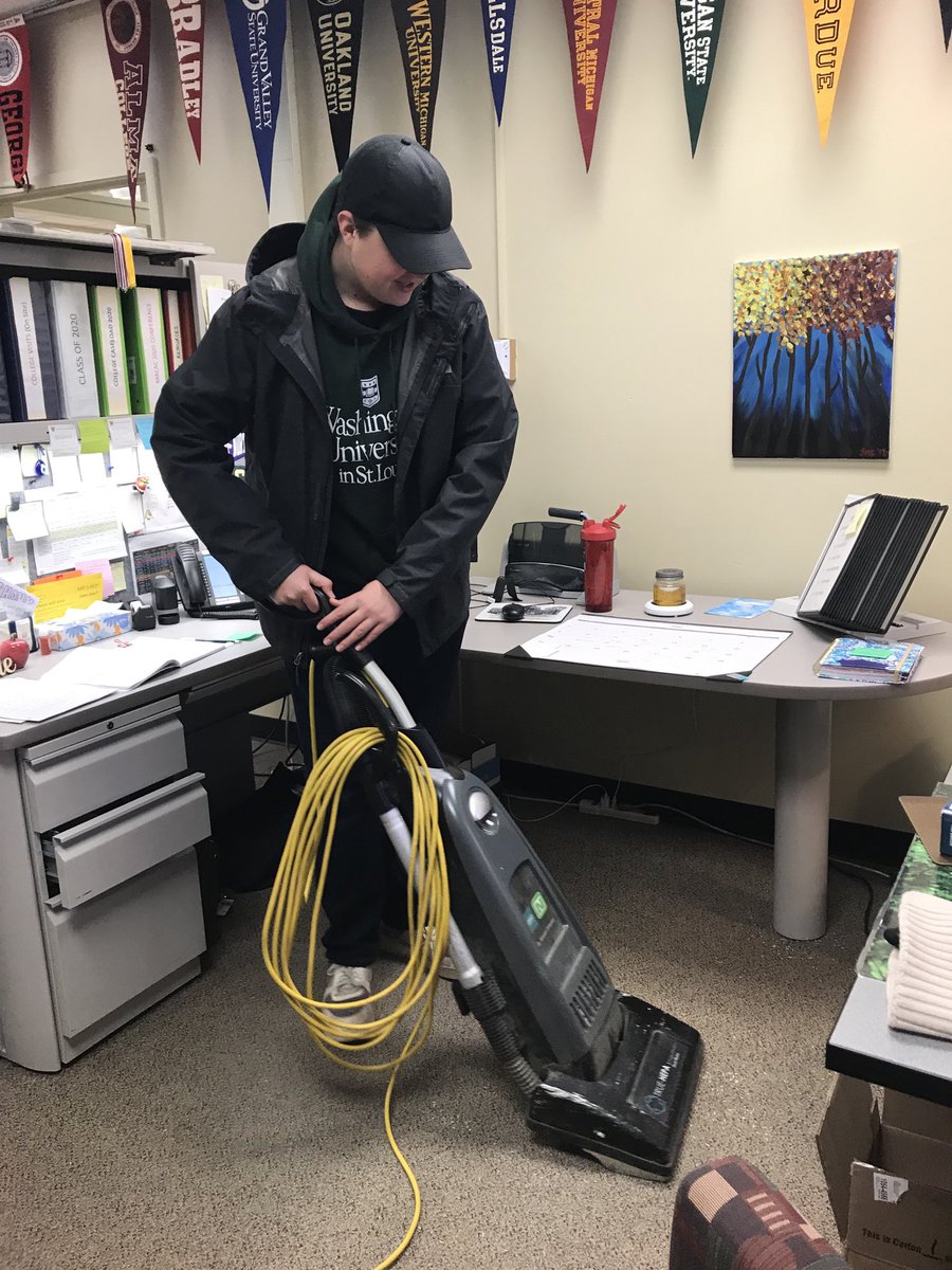 JStahlCollege's tweet photo. Some seniors work harder than others. #stahlcollege #itakebribes https://t.co/nsrGX6FsDy