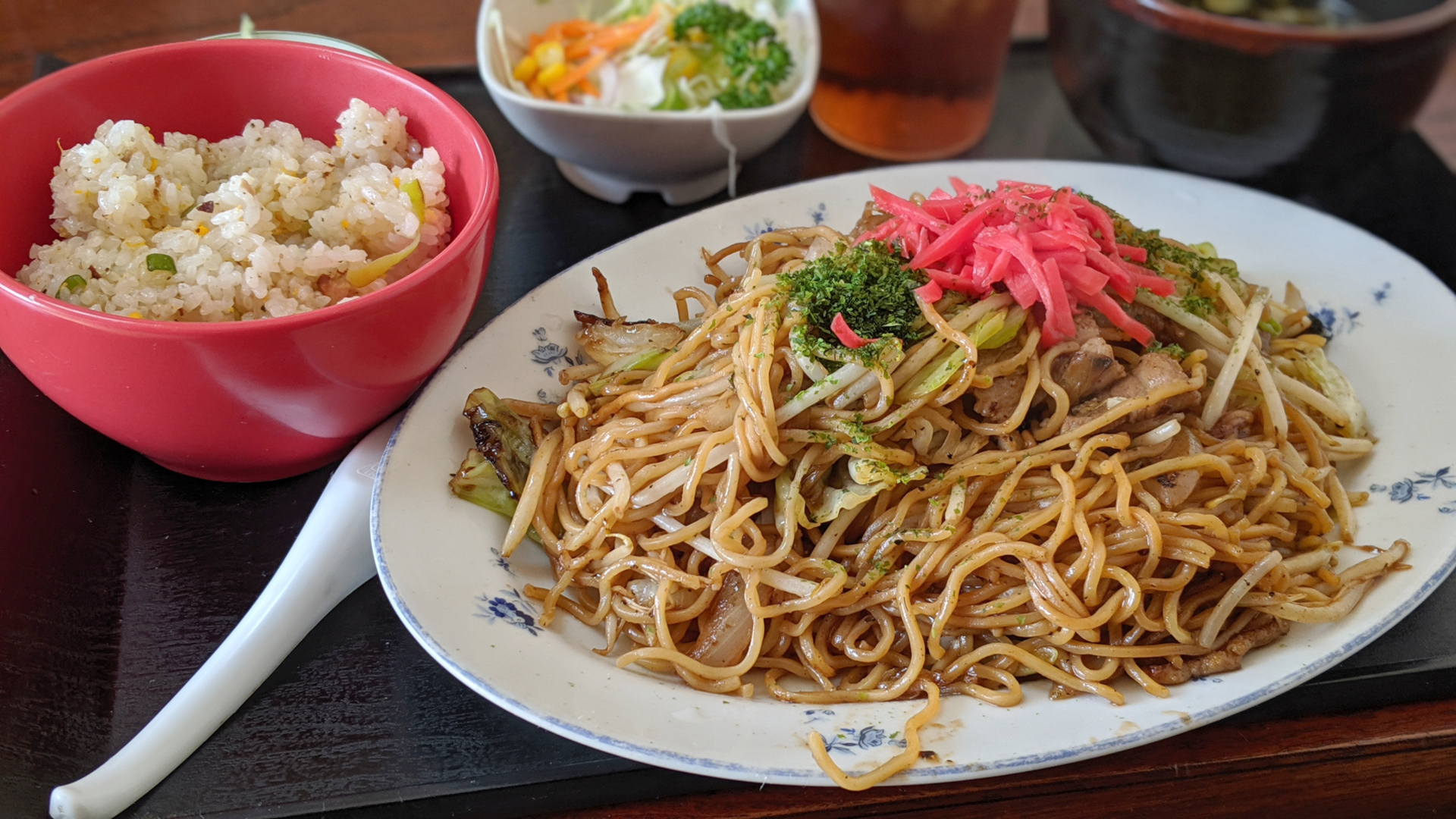 ニカタツblog Twitter પર 千葉県印西市 ラーメンとん吉 焼きそば Bセット 800円 白米と チャーハンがおかわり無料という夢のようなお店 好きな麺類にプラス0円でチャーハン食べ放題のbセットが超おすすめ 焼きそばを頬張りながらもりもりとチャーハンを食べ