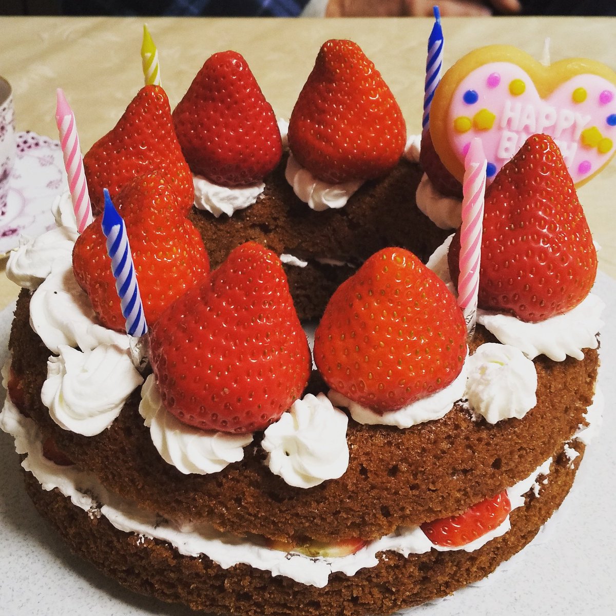 Naru なる 誕生日ケーキ 家族の誕生日なので作りました シンプルに作れるケーキレシピは貴重 泡立て器不要 スプーンで 混ぜるだけだけど きれいに焼けます 誕生日ケーキ シンプルケーキ ココアケーキ
